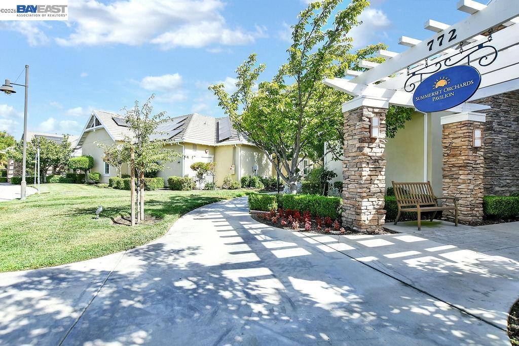 522 Encore Way