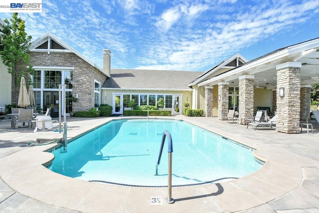 522 Encore Way