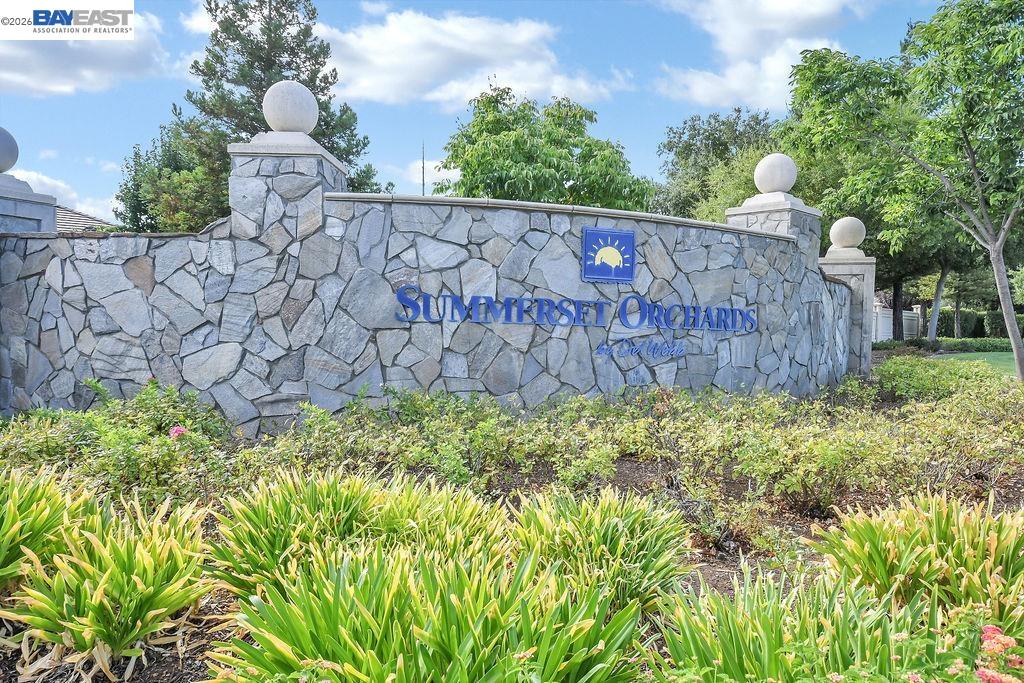 522 Encore Way