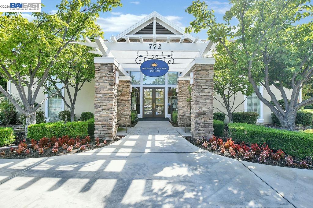 522 Encore Way