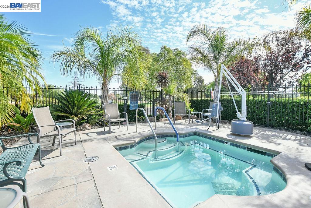 522 Encore Way