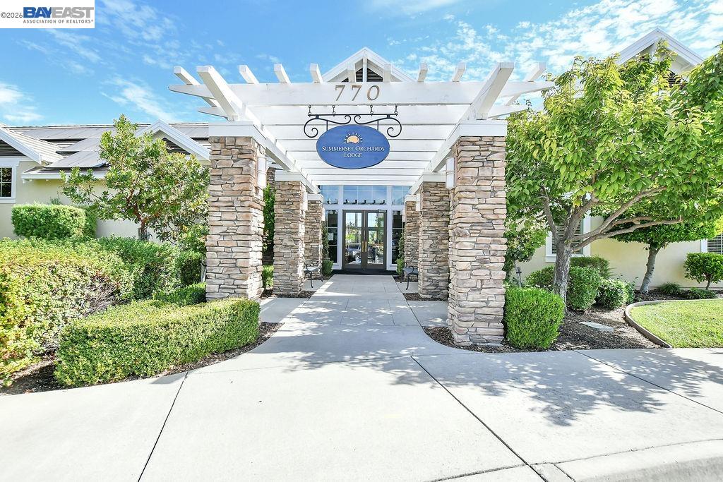 522 Encore Way