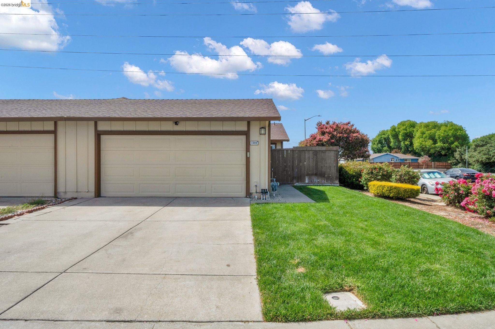 1300 Trembath Ln