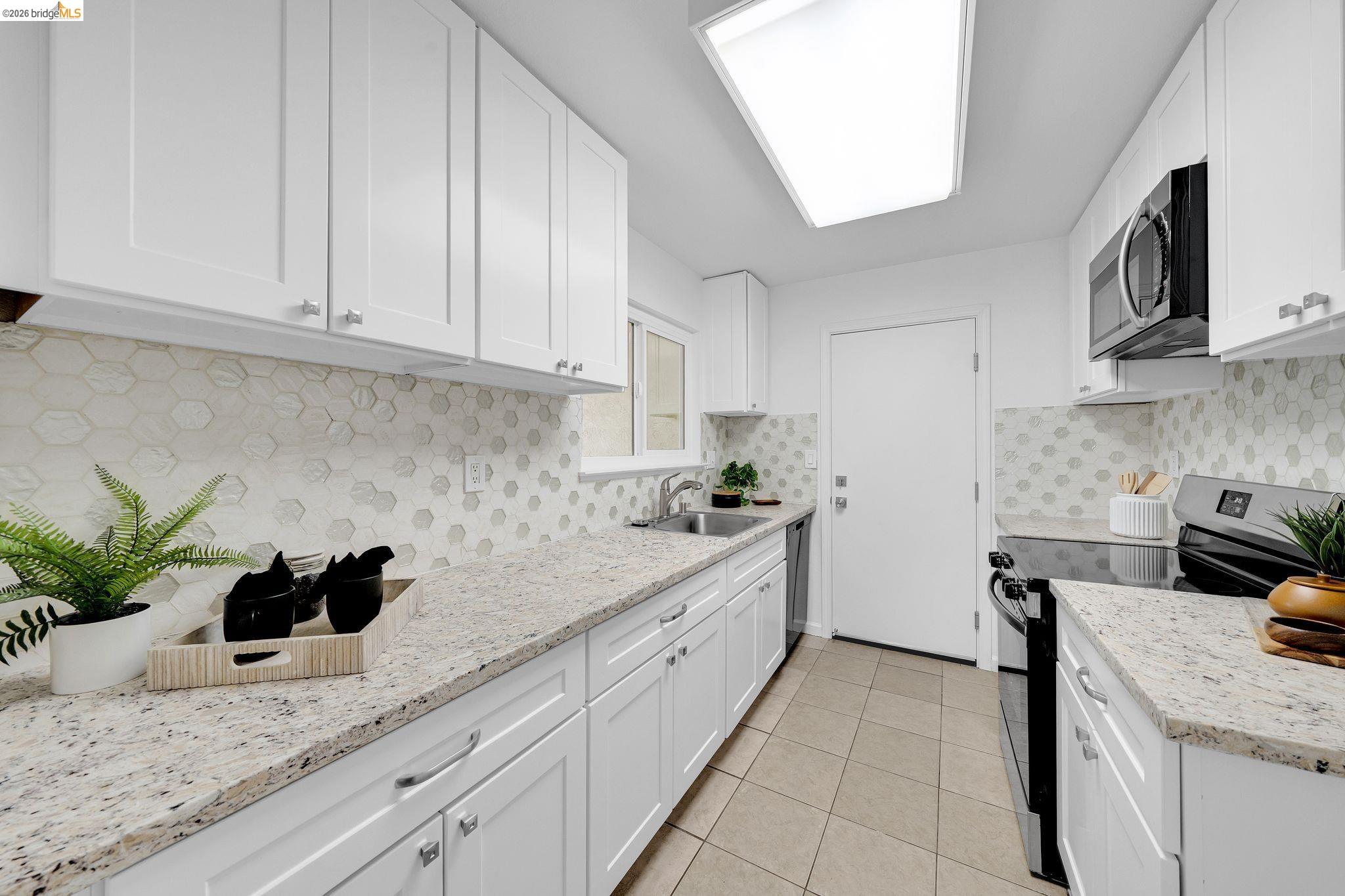 1300 Trembath Ln