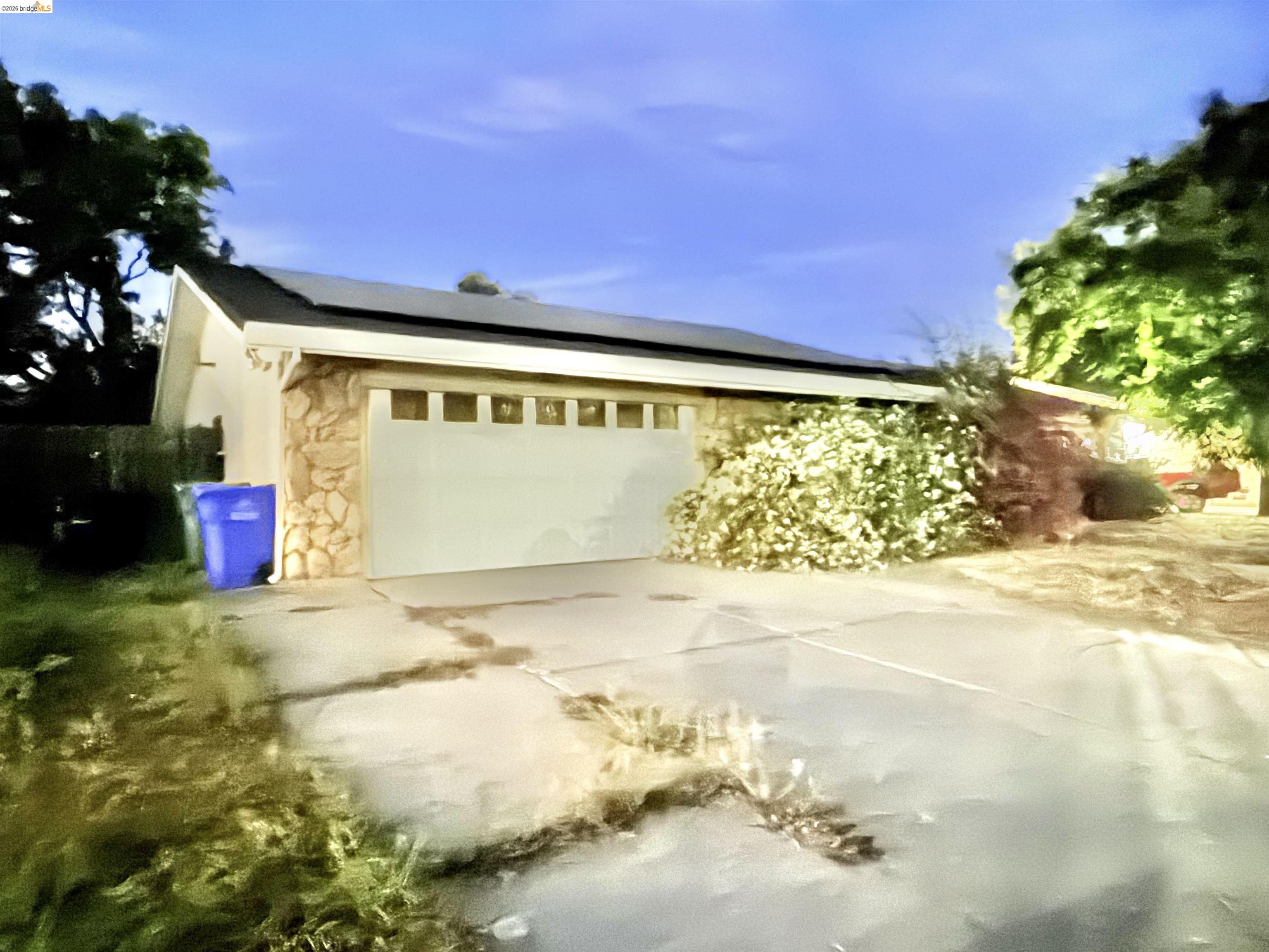 8721 Valley Oak Ln