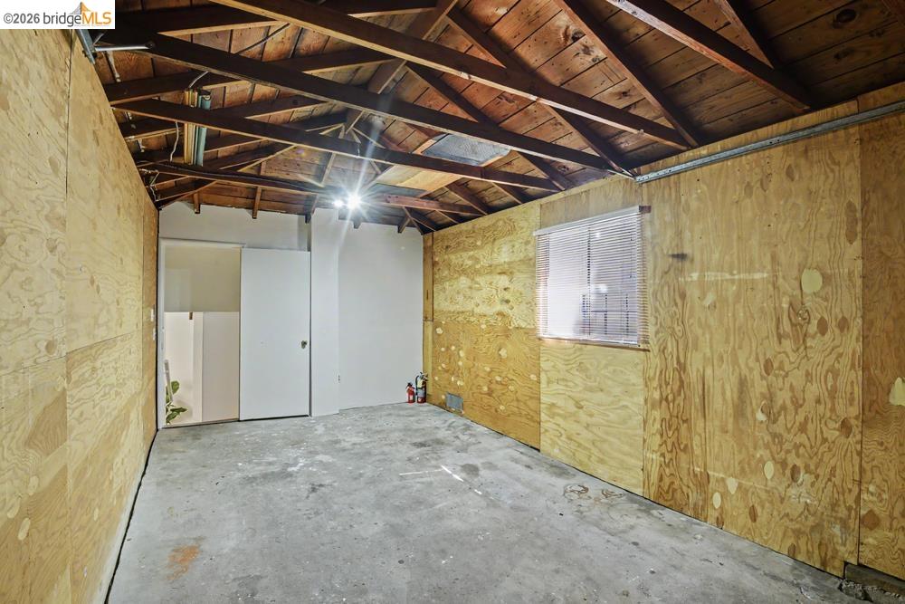 6138 Oakdale
