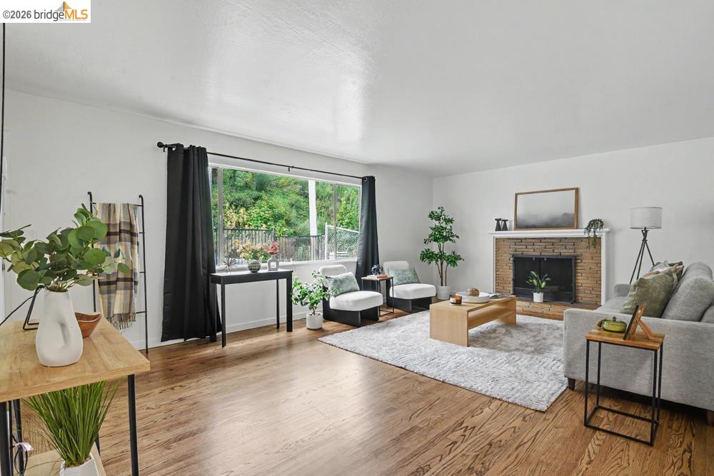 6138 Oakdale