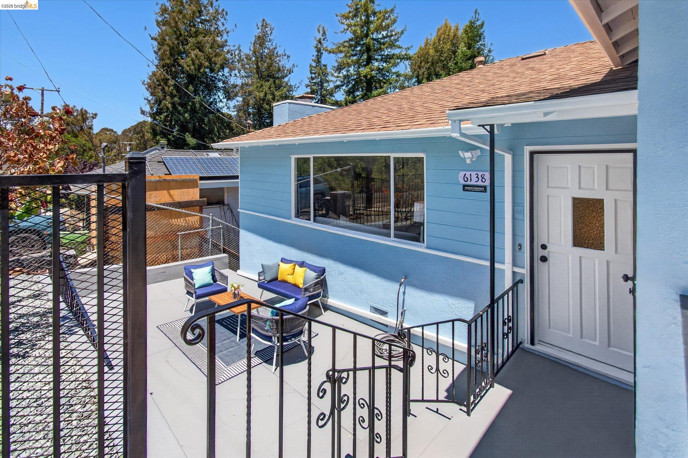 6138 Oakdale