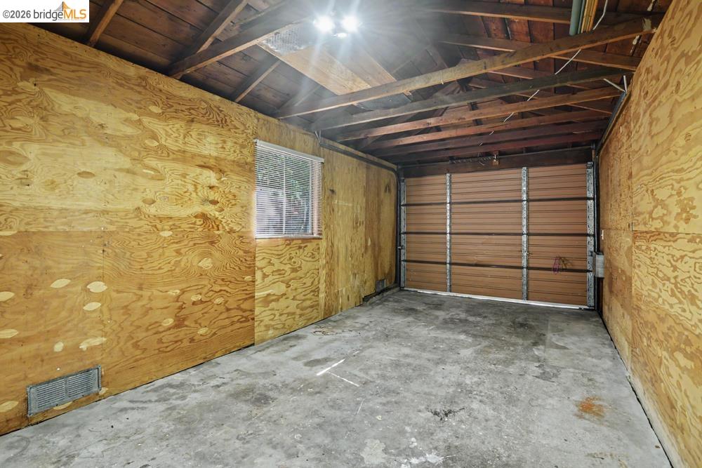 6138 Oakdale