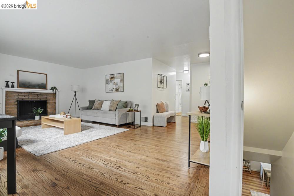 6138 Oakdale