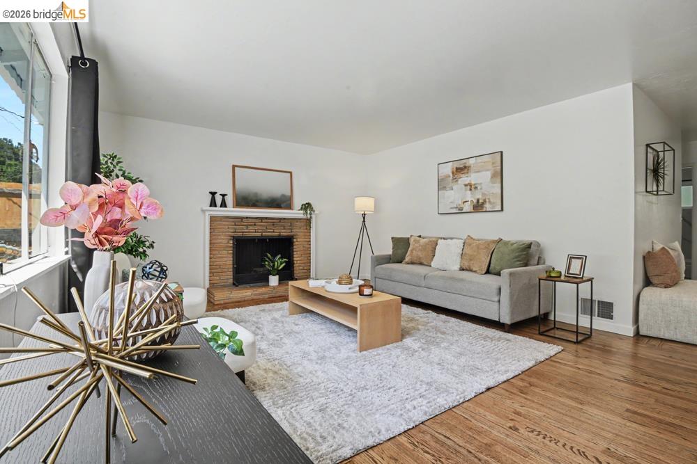 6138 Oakdale