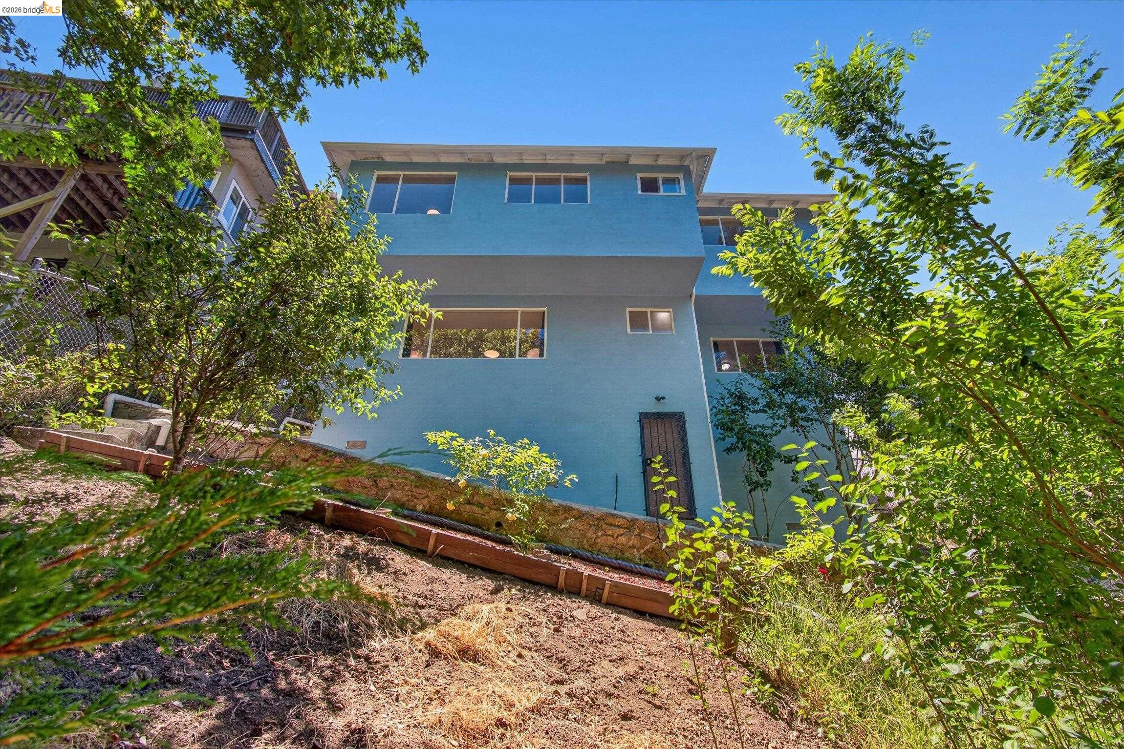 6138 Oakdale