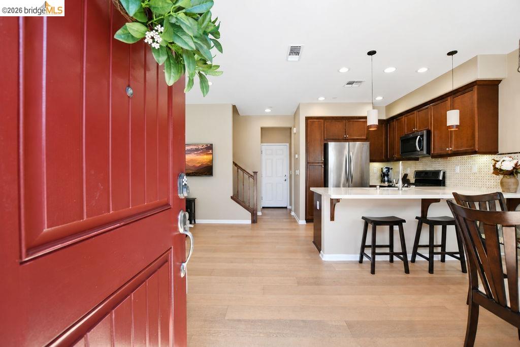 806 Queen Palm Ln