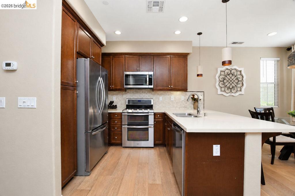 806 Queen Palm Ln
