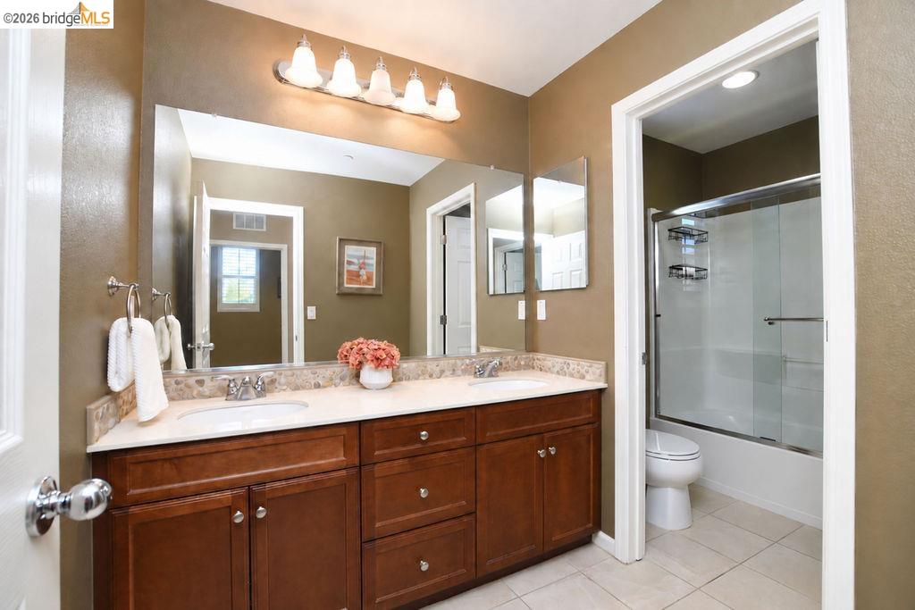 806 Queen Palm Ln
