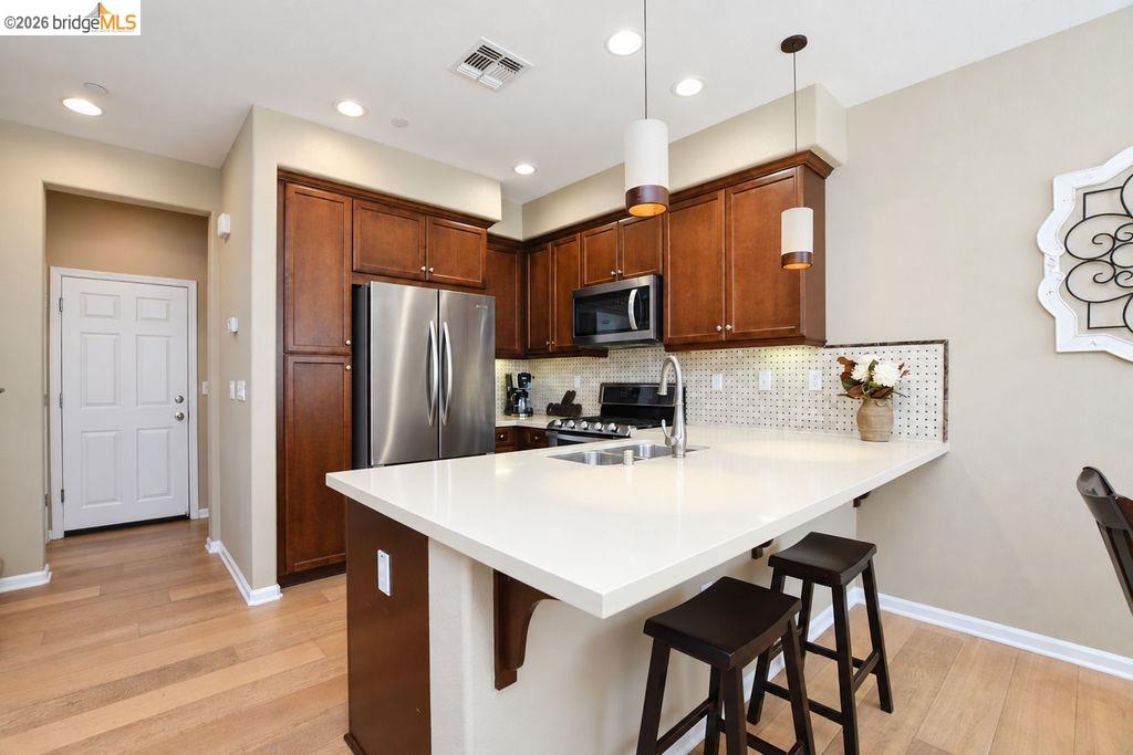 806 Queen Palm Ln