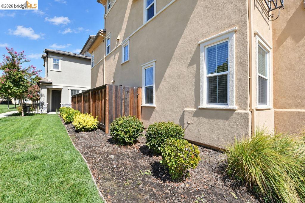 806 Queen Palm Ln