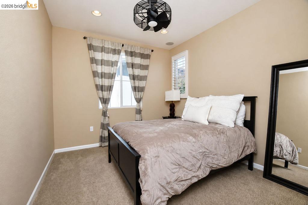 806 Queen Palm Ln
