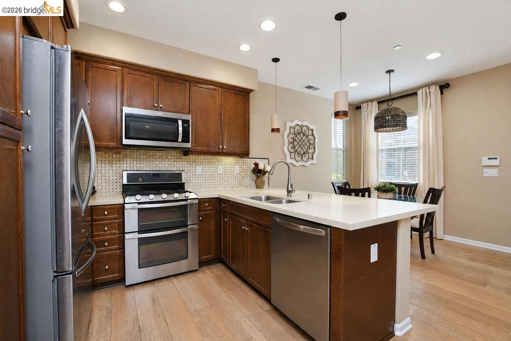 806 Queen Palm Ln