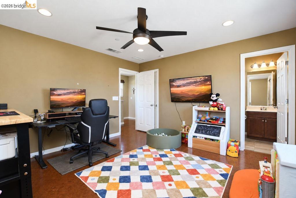 806 Queen Palm Ln