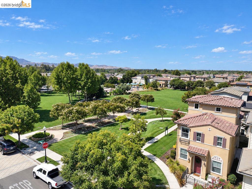 806 Queen Palm Ln