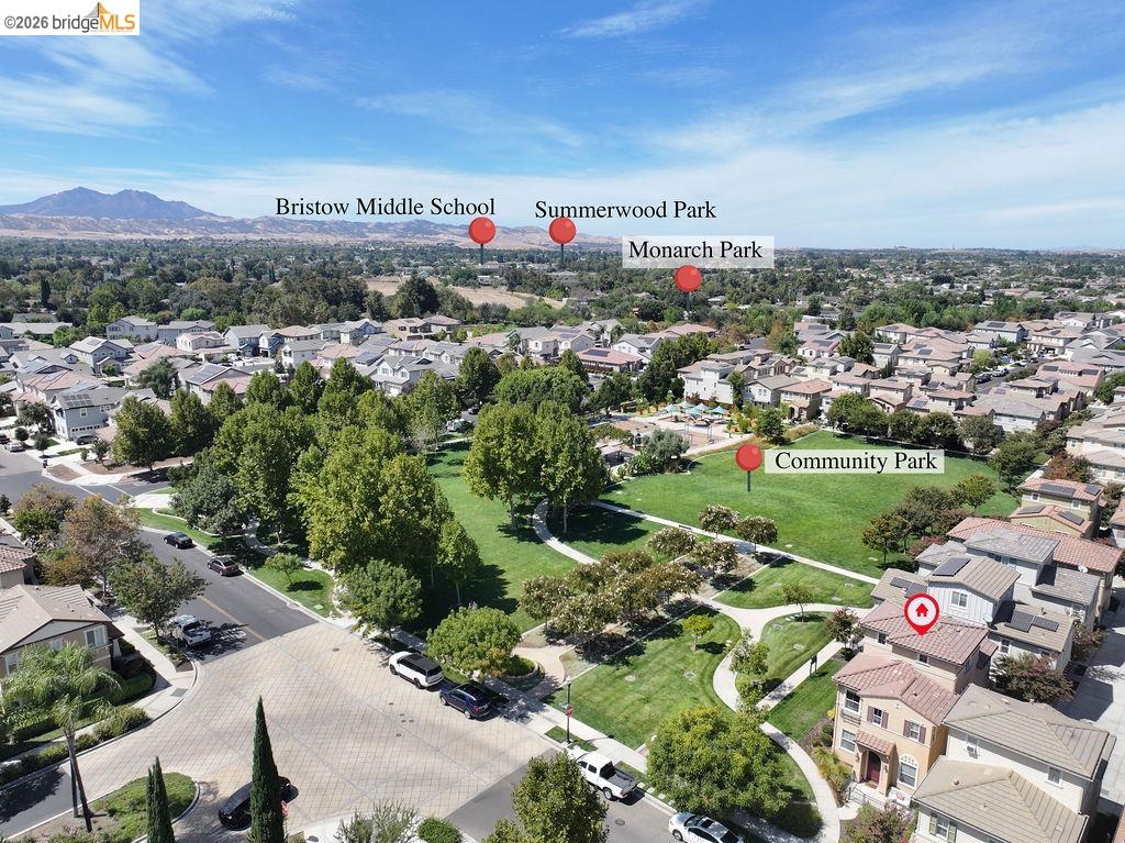 806 Queen Palm Ln