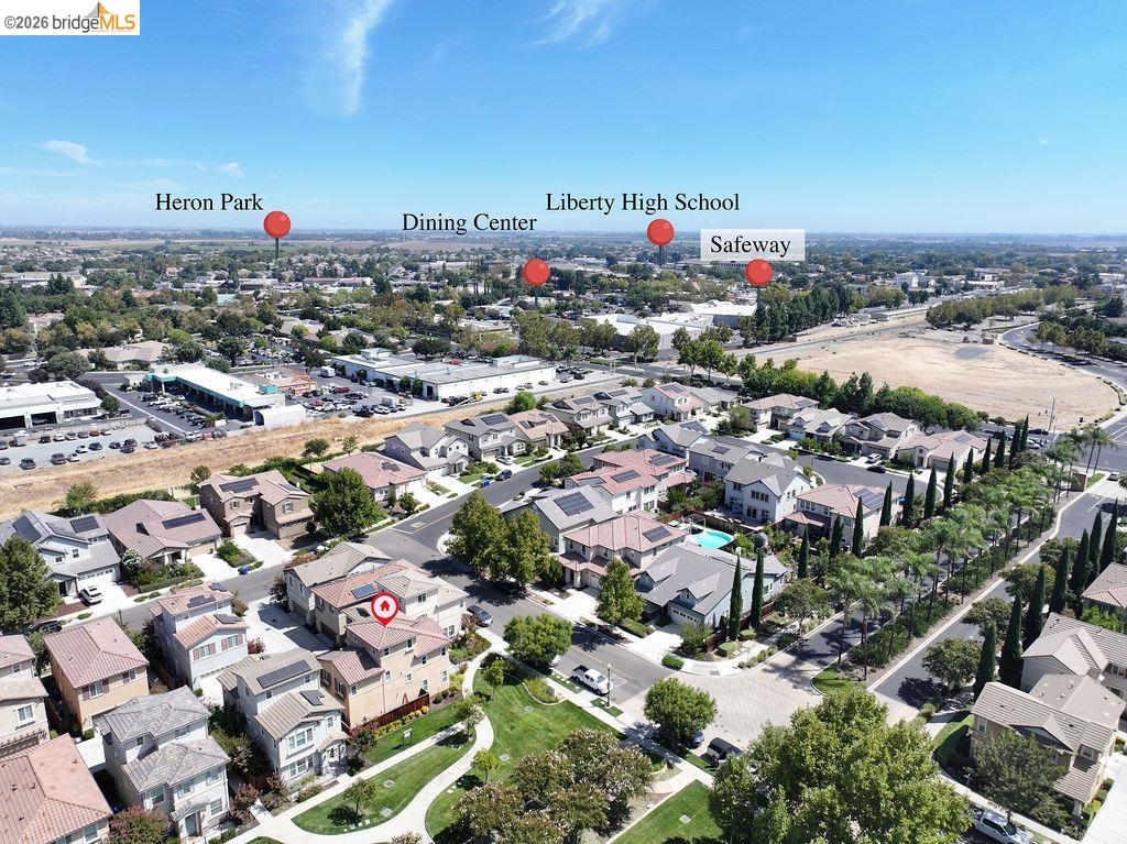 806 Queen Palm Ln
