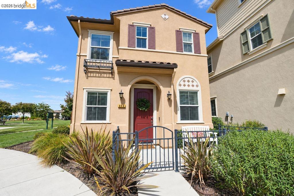 806 Queen Palm Ln