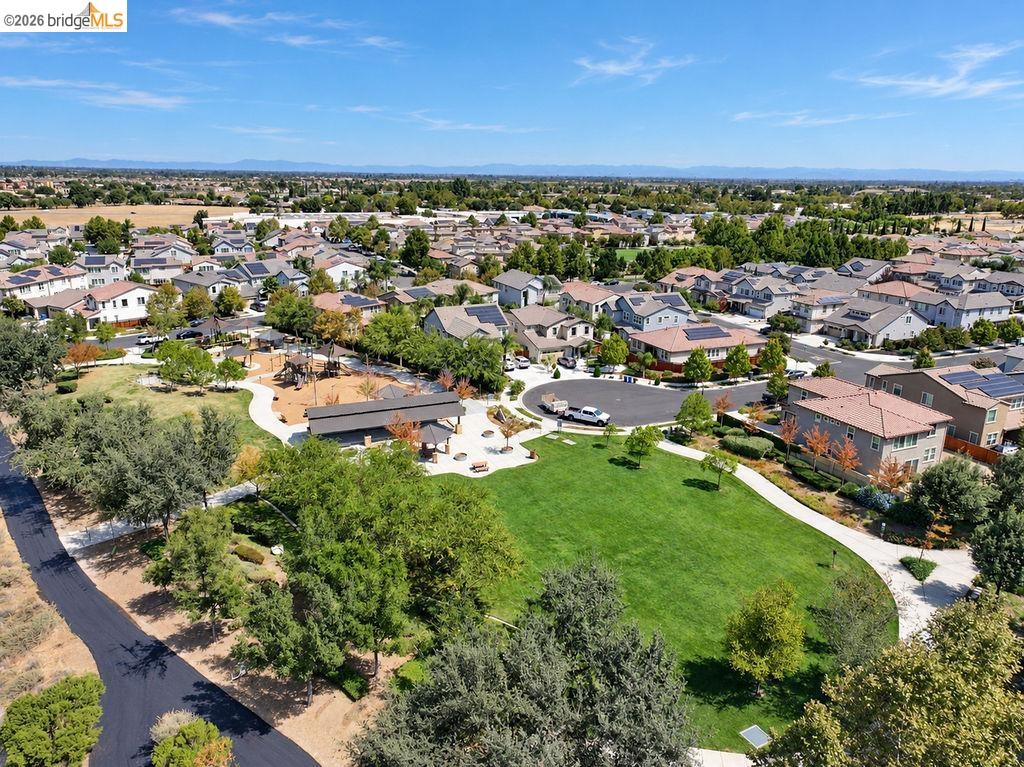 806 Queen Palm Ln