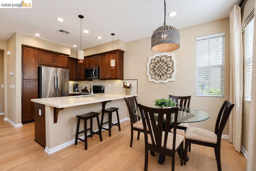 806 Queen Palm Ln