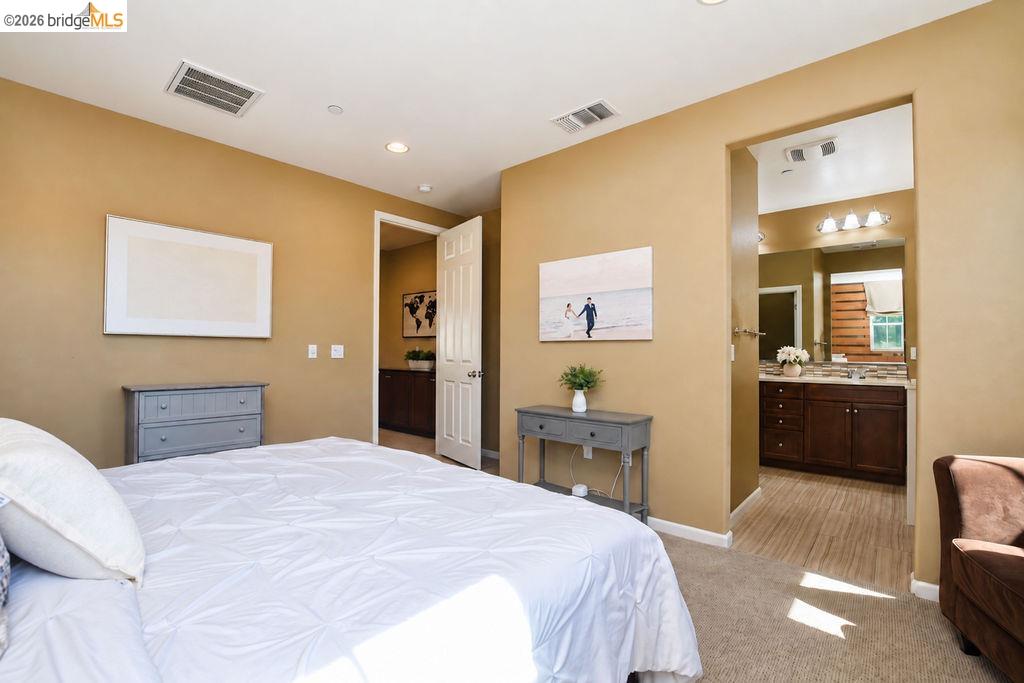806 Queen Palm Ln