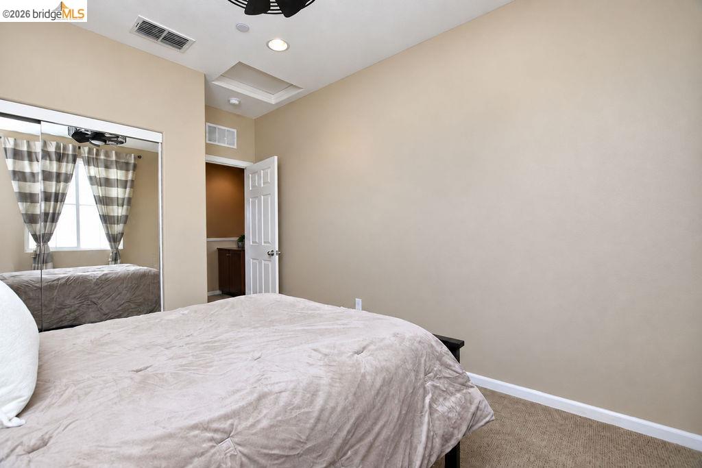 806 Queen Palm Ln