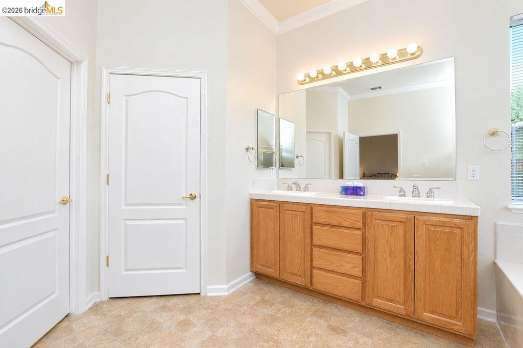 1109 Burghley Ln