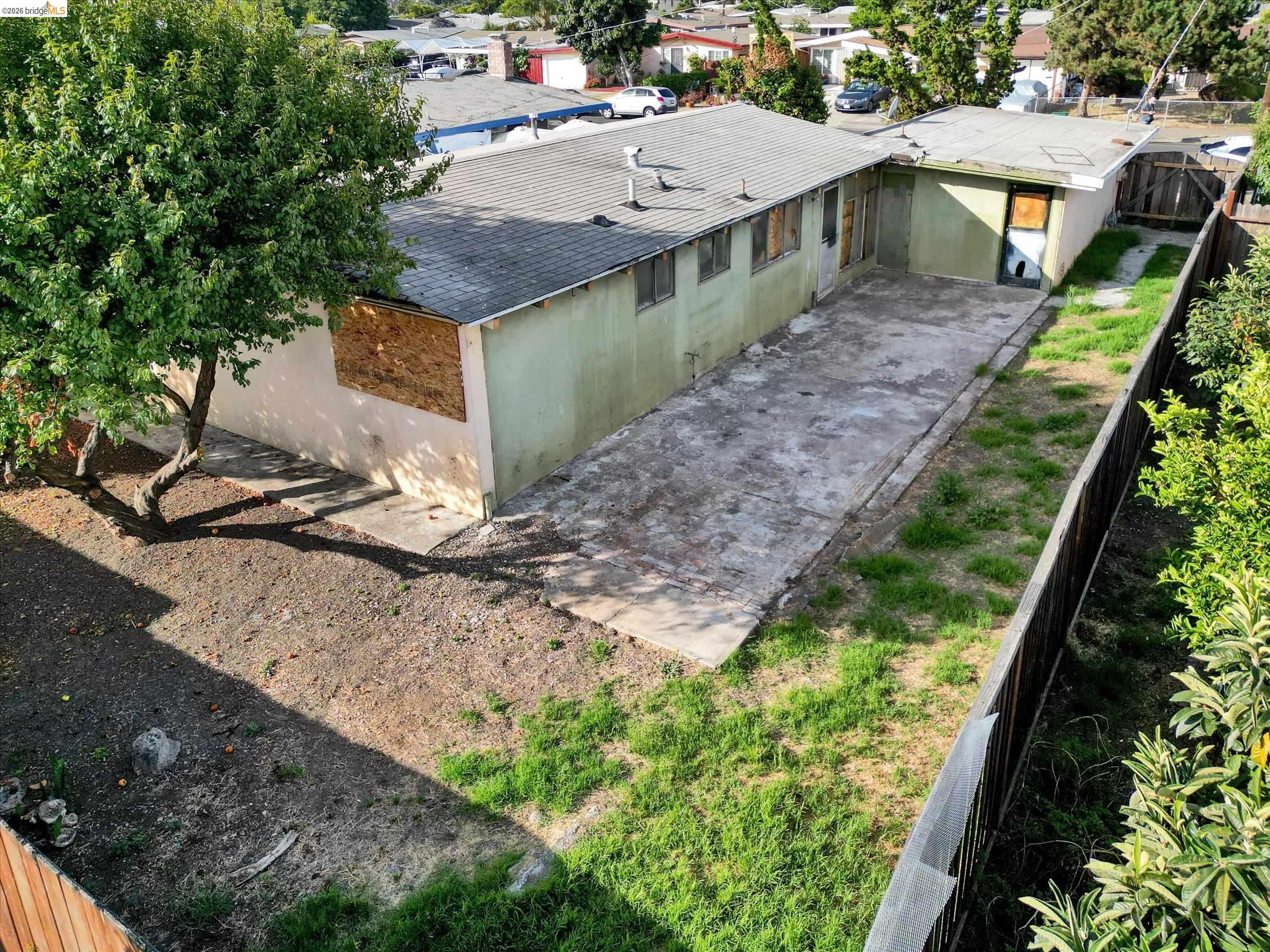 27758 La Porte Ave