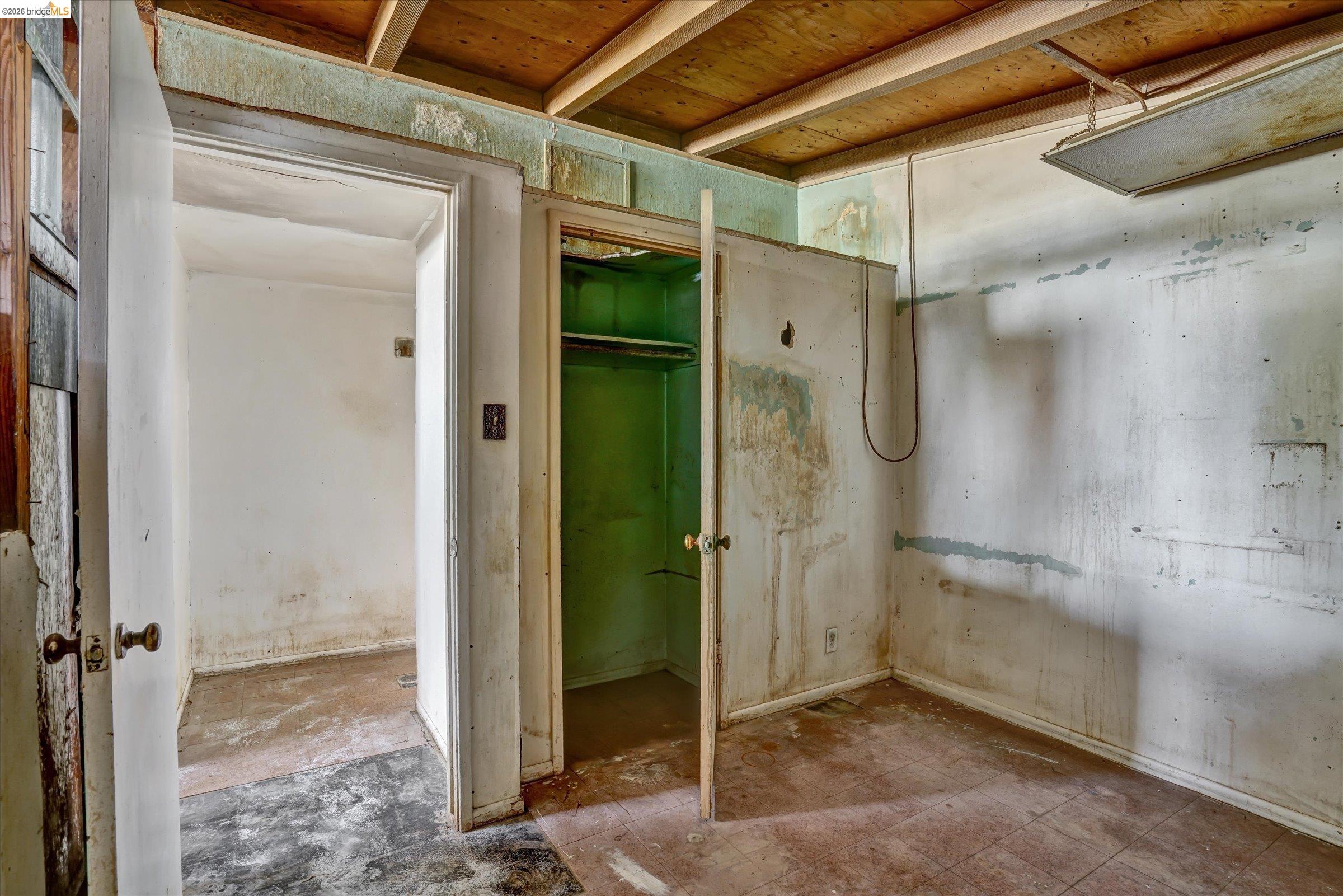 27758 La Porte Ave