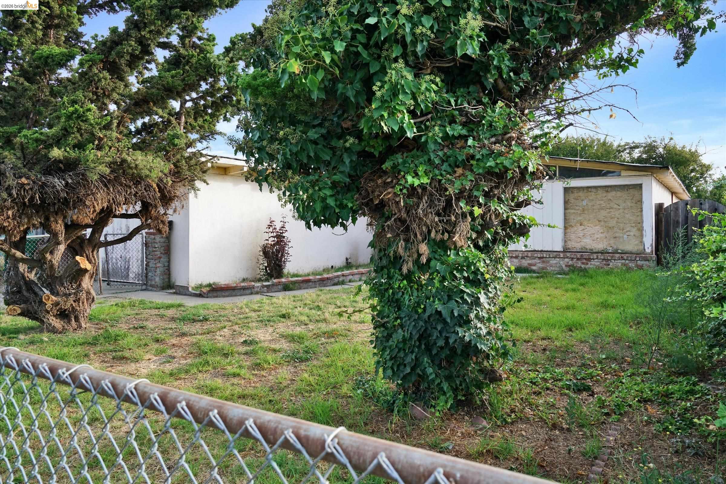 27758 La Porte Ave