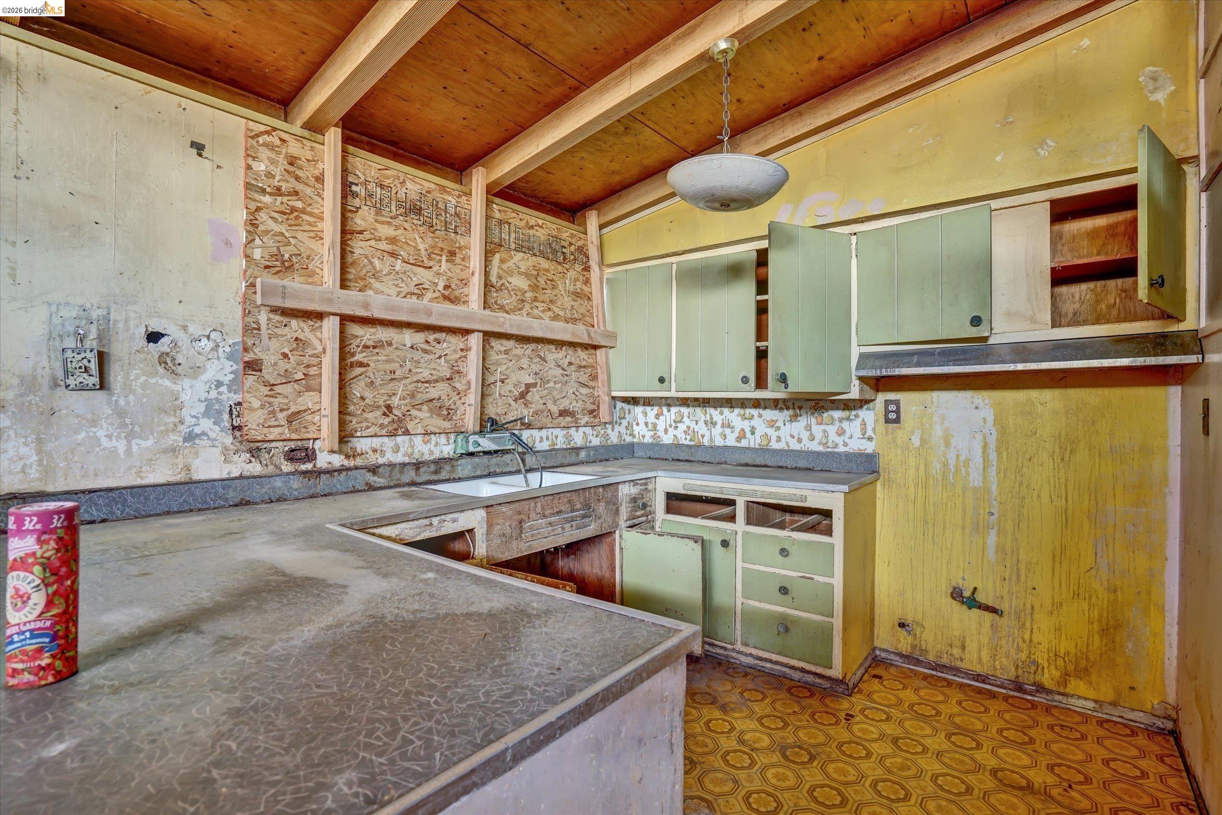 27758 La Porte Ave