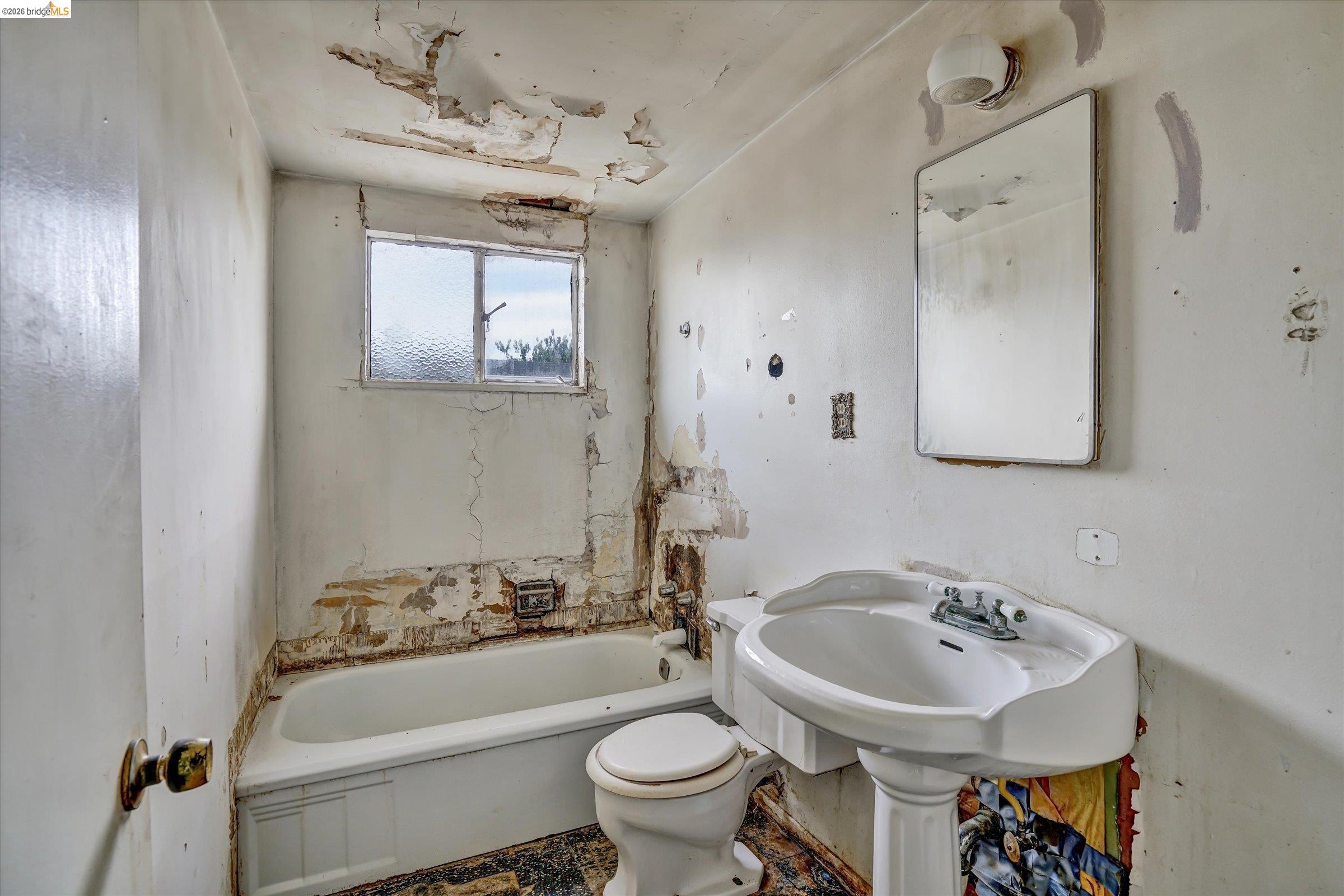 27758 La Porte Ave