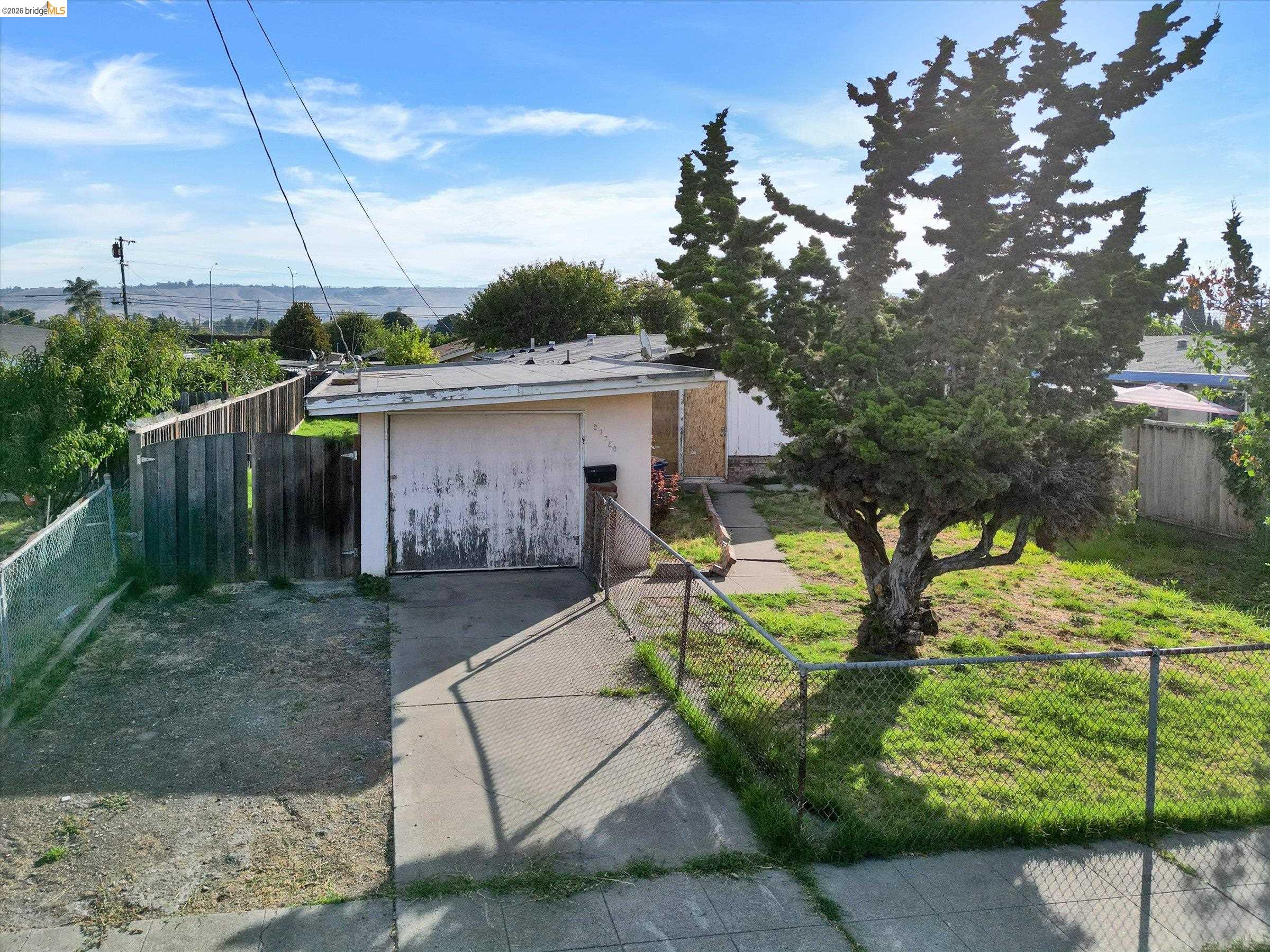 27758 La Porte Ave