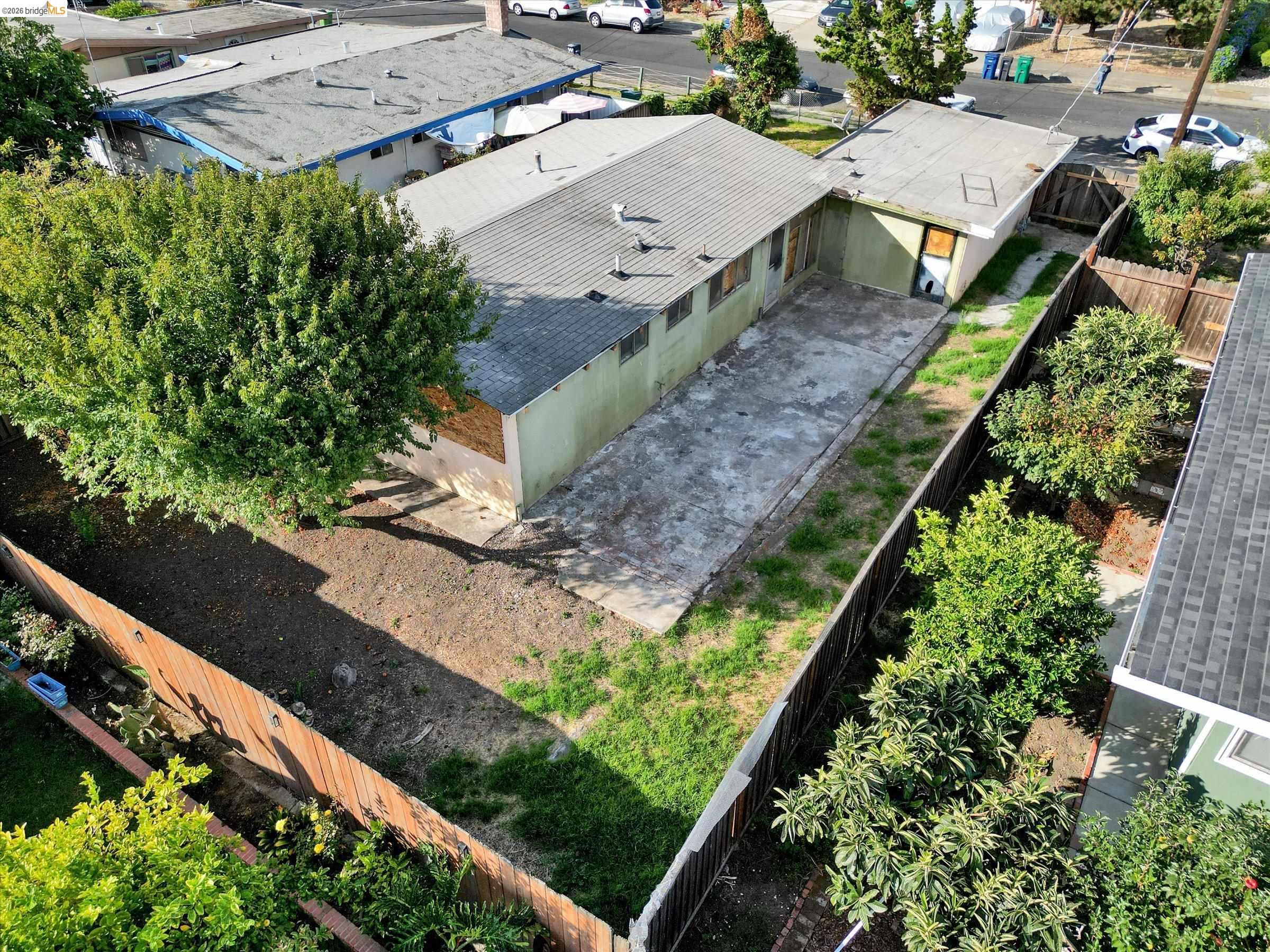 27758 La Porte Ave