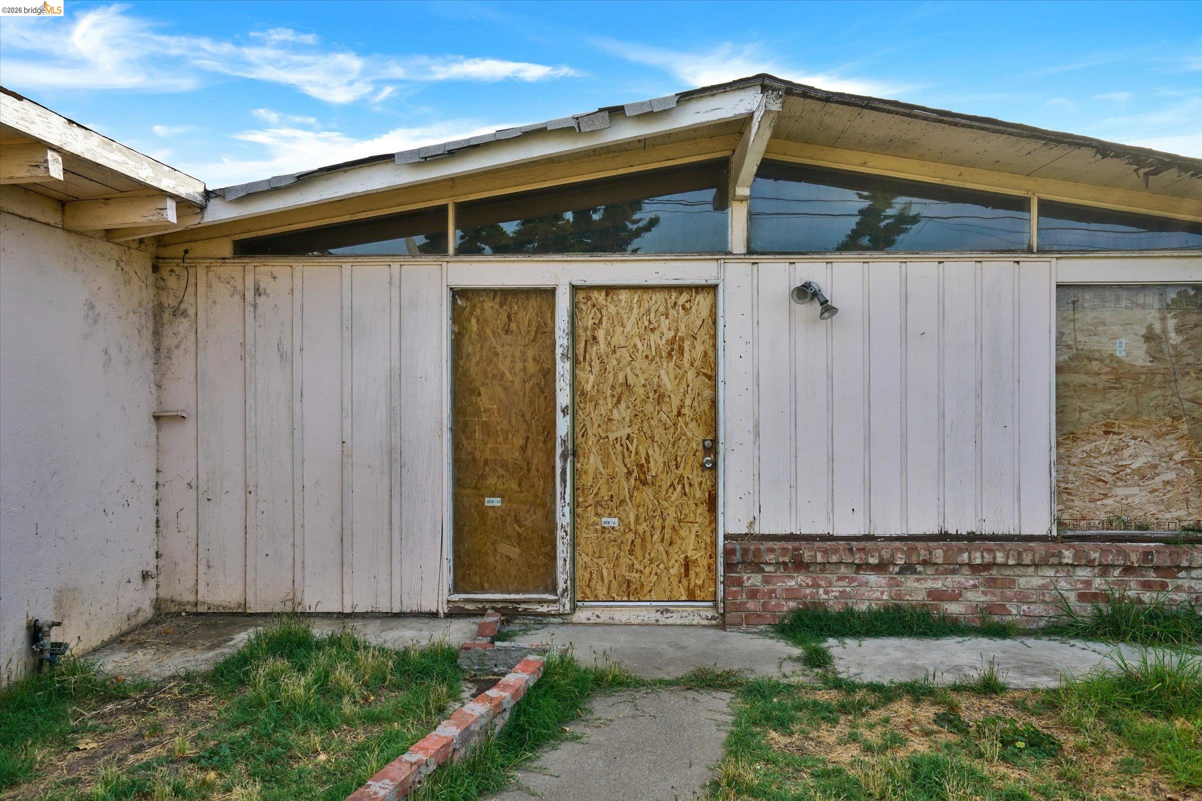 27758 La Porte Ave