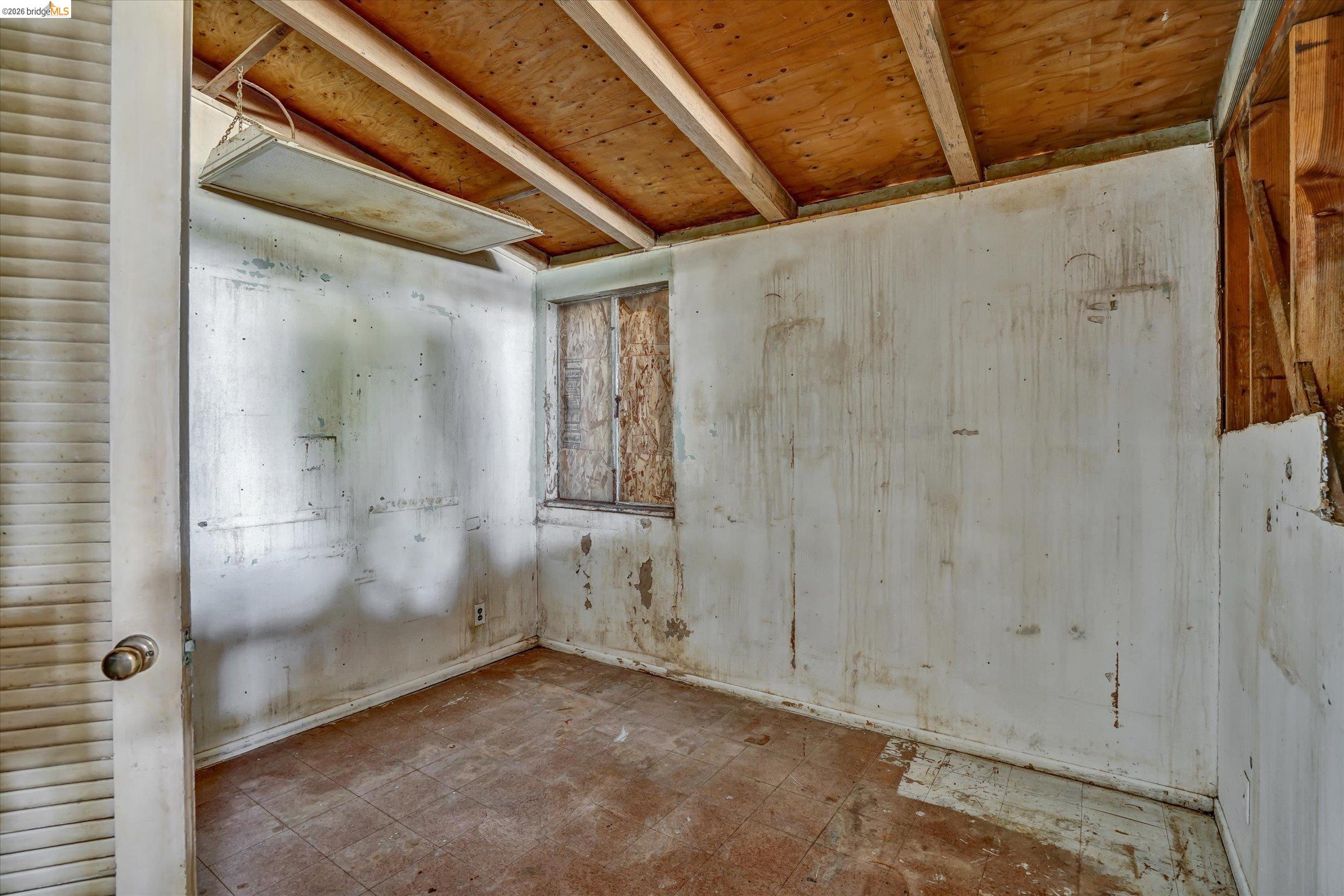 27758 La Porte Ave