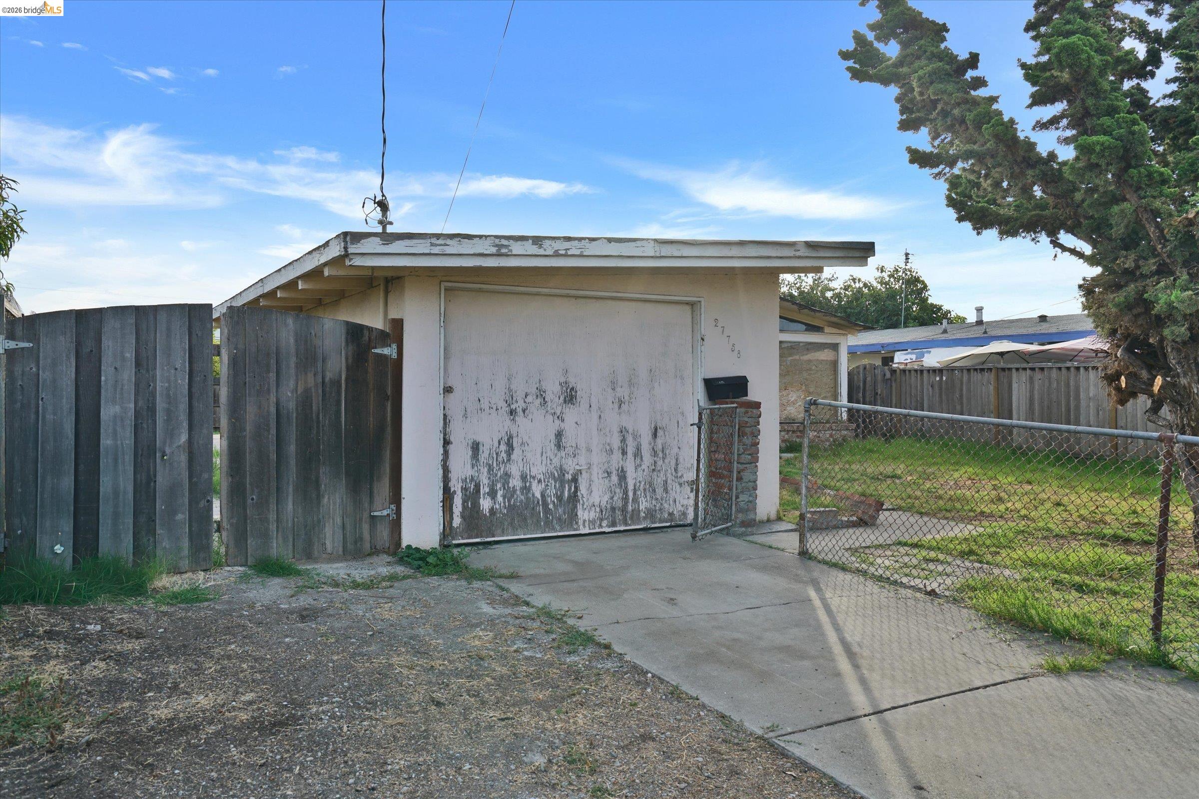 27758 La Porte Ave