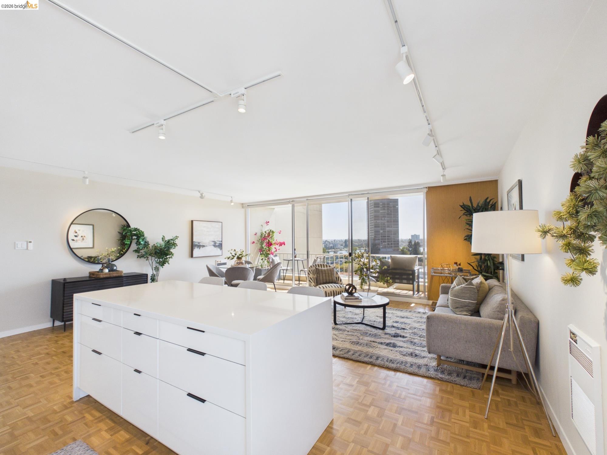 320 Lee St # 702