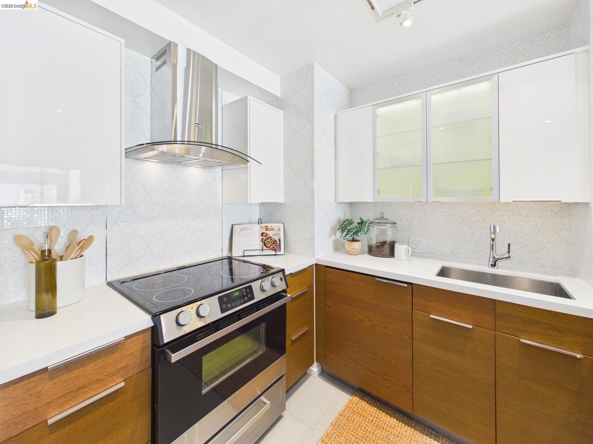 320 Lee St # 303