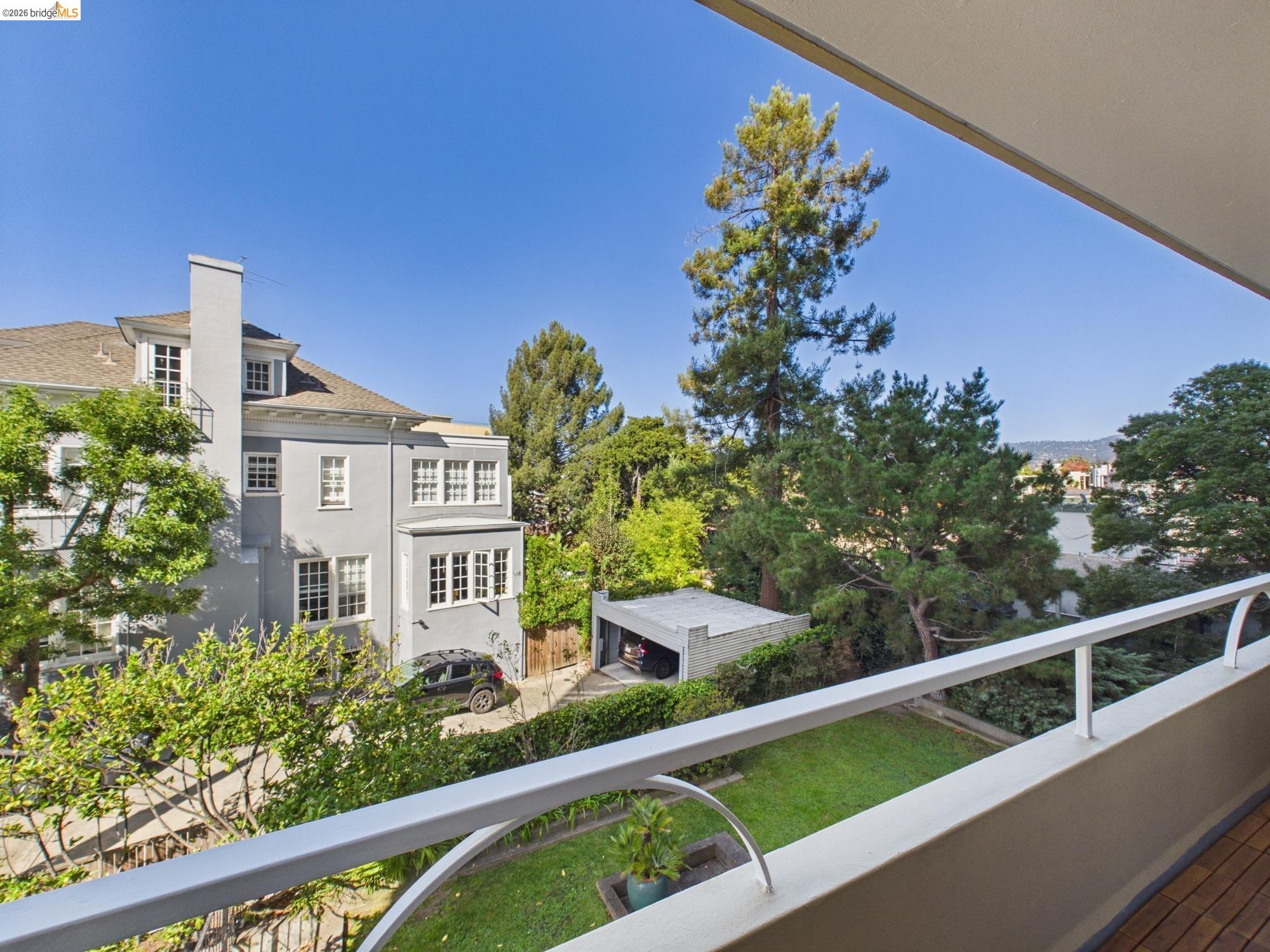 320 Lee St # 303