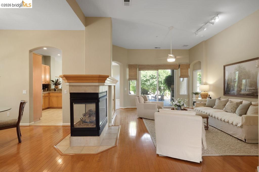 1361 Mcprince Ln