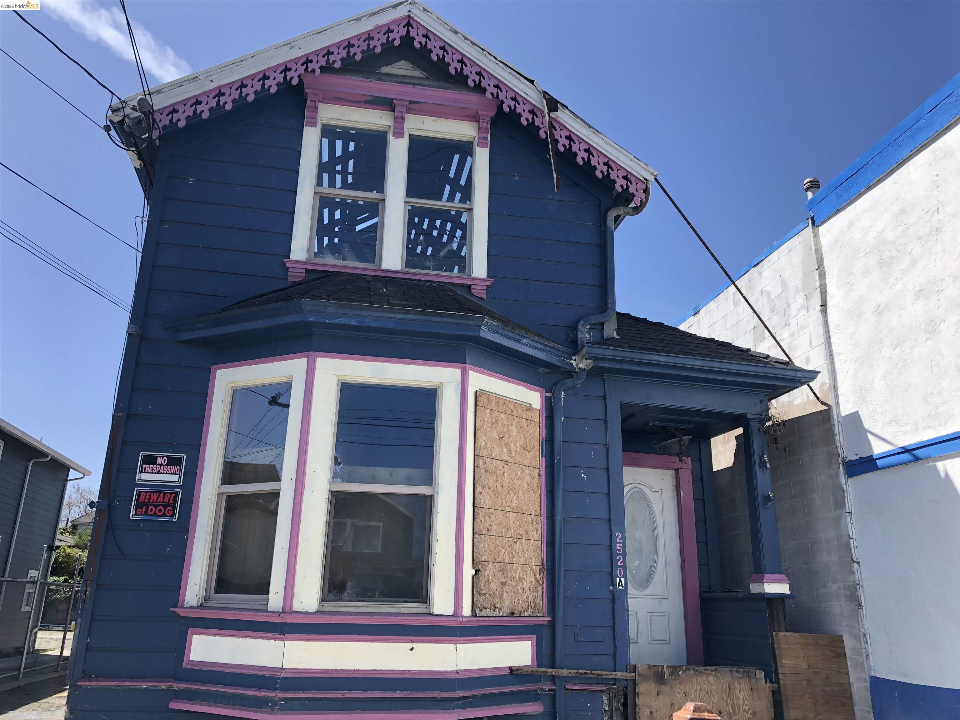 2520 Clement Ave