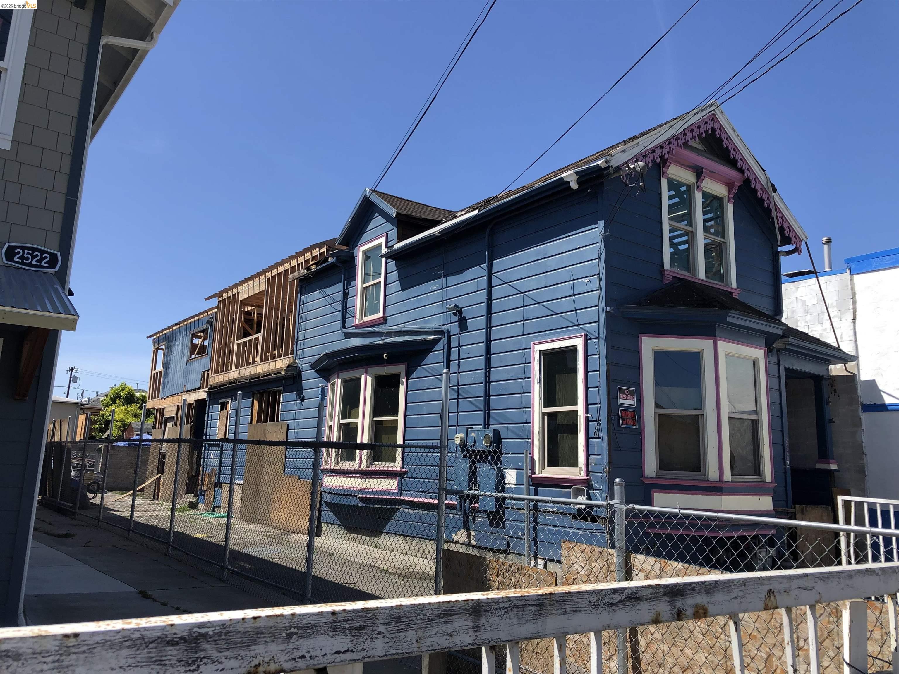 2520 Clement Ave