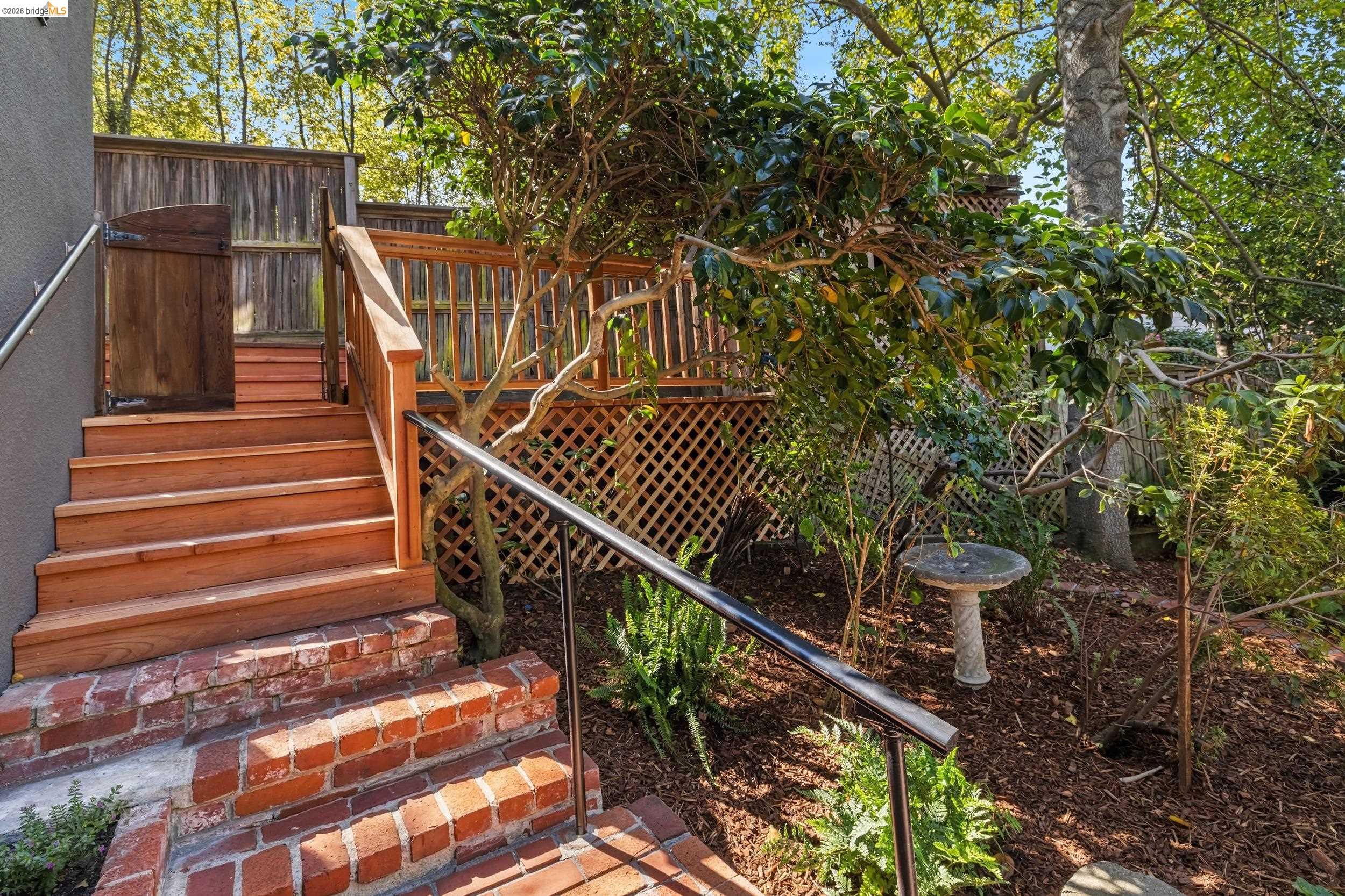 328 Ramona Ave